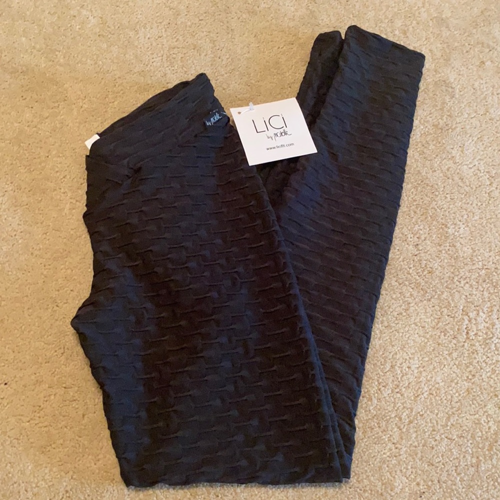 NWT LiCi Fit Black Scrunch Butt Leggings
